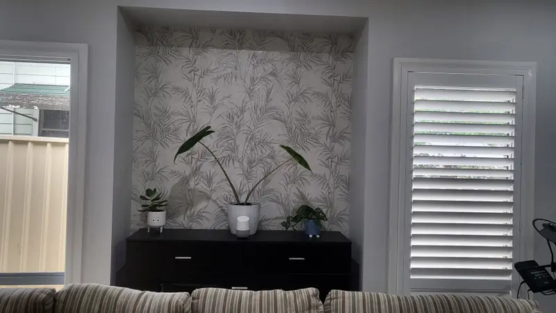 Niche Wallpaper Installation