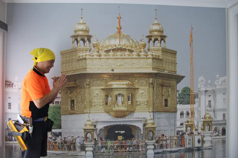 Custom mural Wallpaper Installation