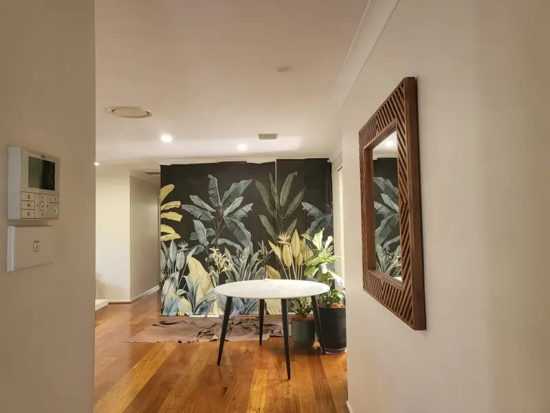 Custom mural Wallpaper Installation