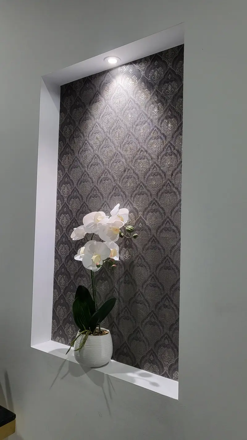 Niche Wallpaper Installation